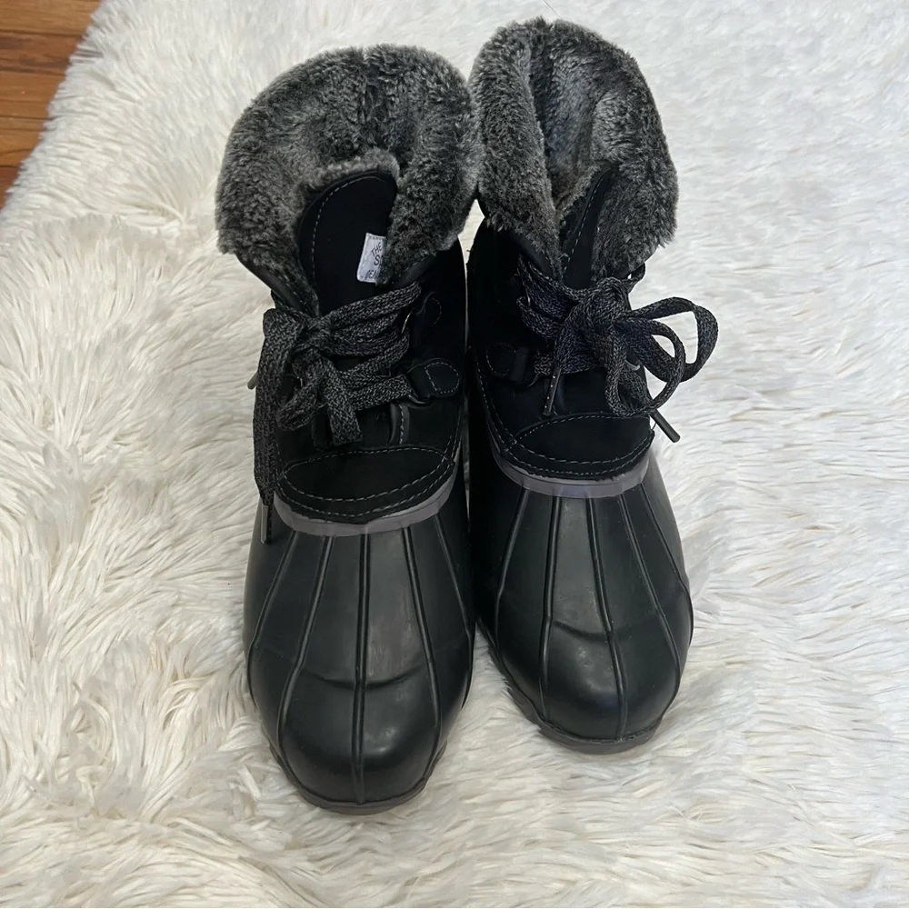 The‎ original Sporto genuine duck boots size 9